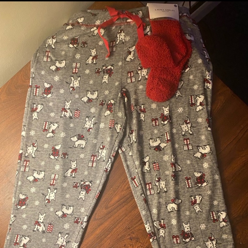 NWT Laura Ashley Holiday Womens Pajama Set